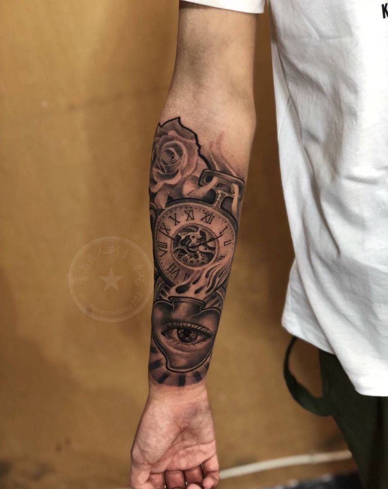 欧美小臂纹身图片_手臂欧美写实钟表d花眼睛纹身图案