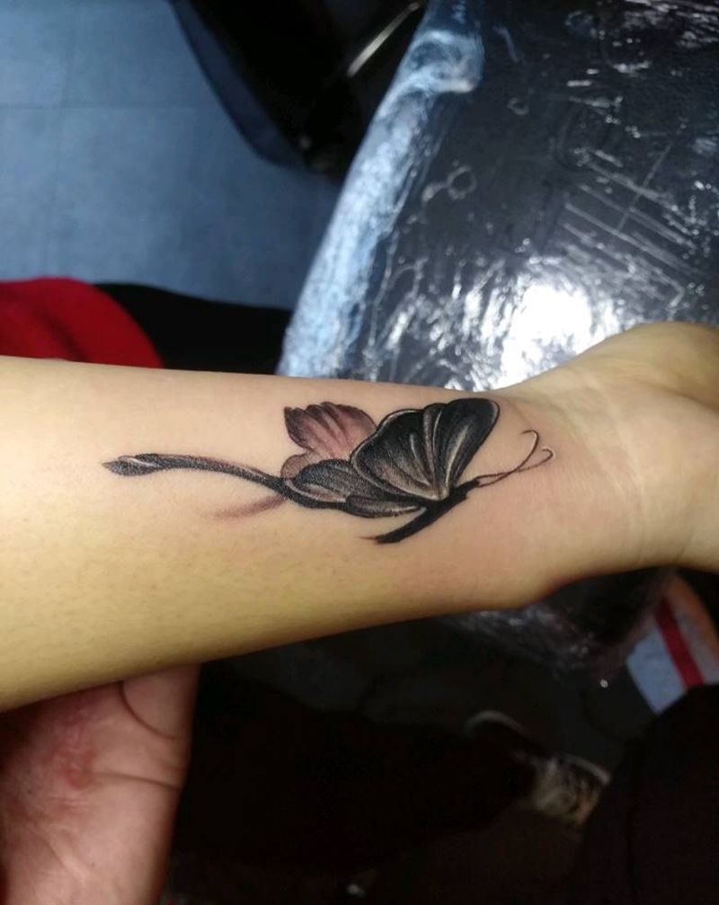 黑灰蝴蝶纹身图片