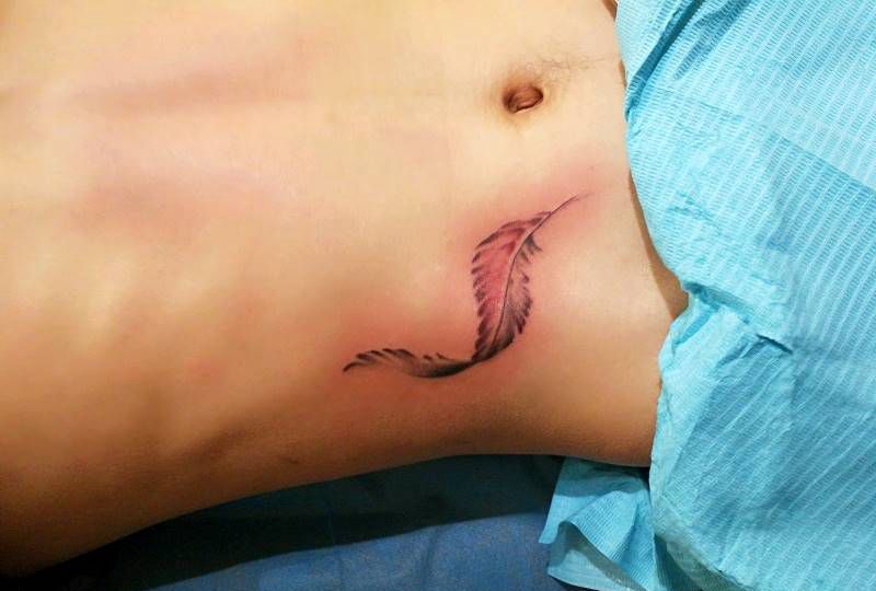 羽毛纹身图片_腰部清新动物成品纹身图案