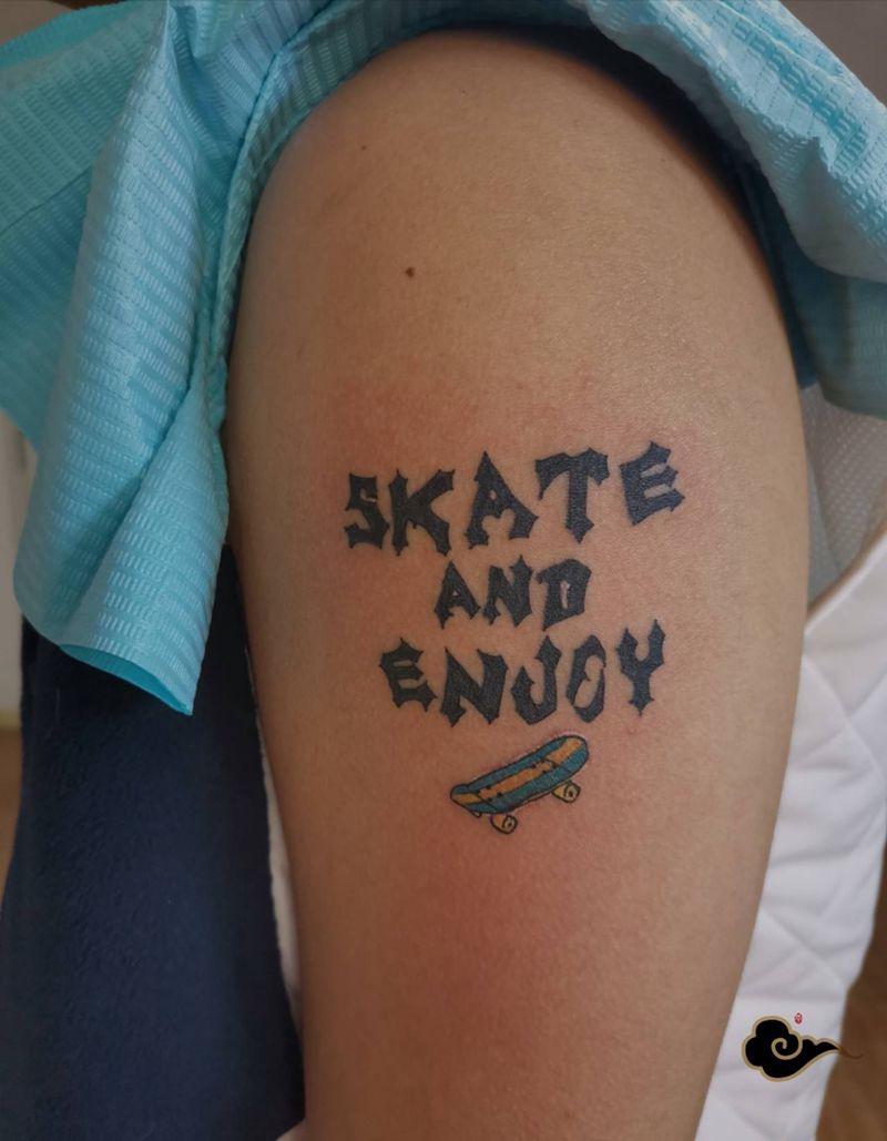 客人自带图纹身图片_胸部手臂花体字纹身图案