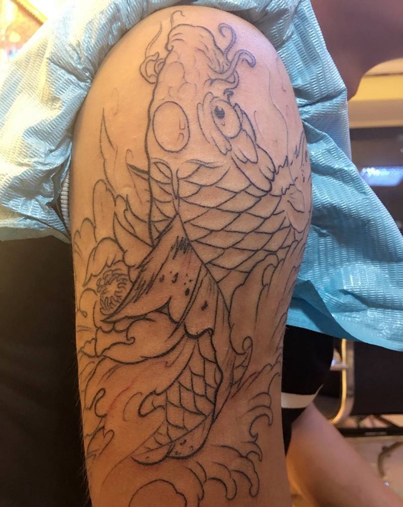 招财神鲤鱼纹身图片_成品肩部传统动物纹身图案