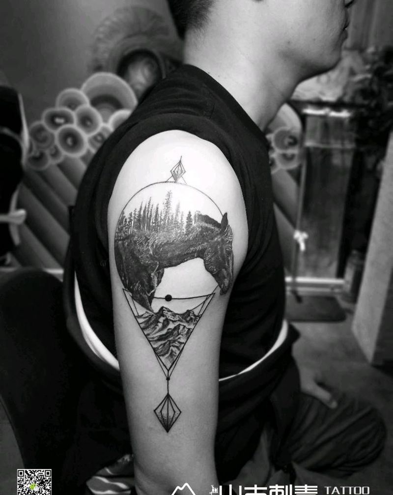 马元素纹身图片_手臂欧美写实纹身图案