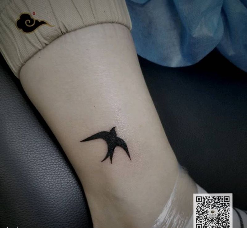 脚踝小鸟2纹身图片_腿部脚部图腾几何纹身图案