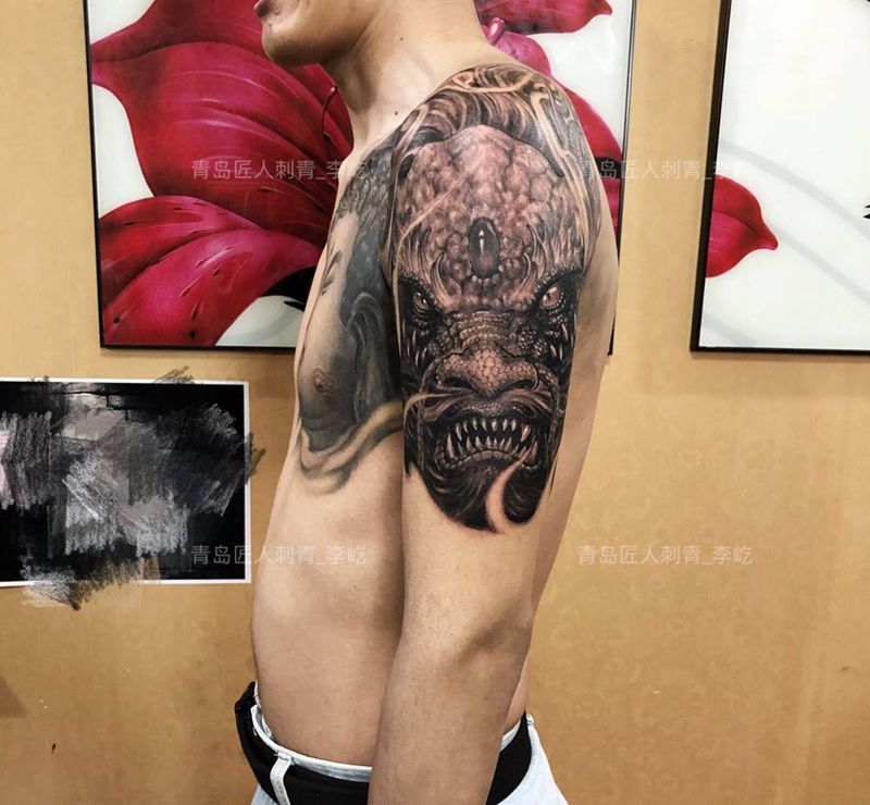 佛 龙 半甲纹身图片_成品肩部胸部手臂传统写实人物动物鬼神原创纹身图案