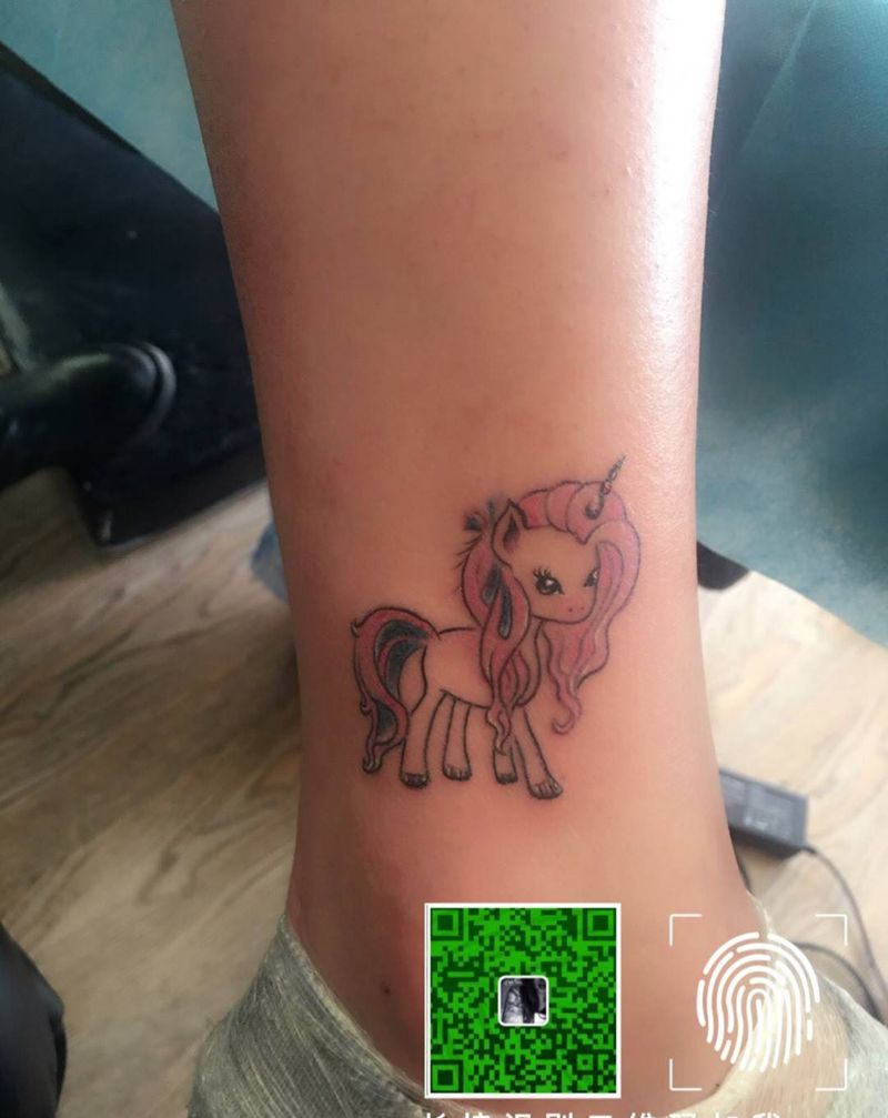 美女独角兽纹身图片_成品腿部清新动物纹身图案