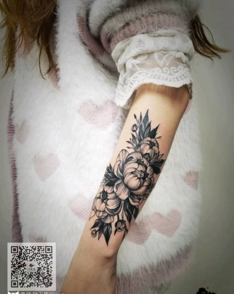 素花纹身图片_手臂点刺素花纹身图案