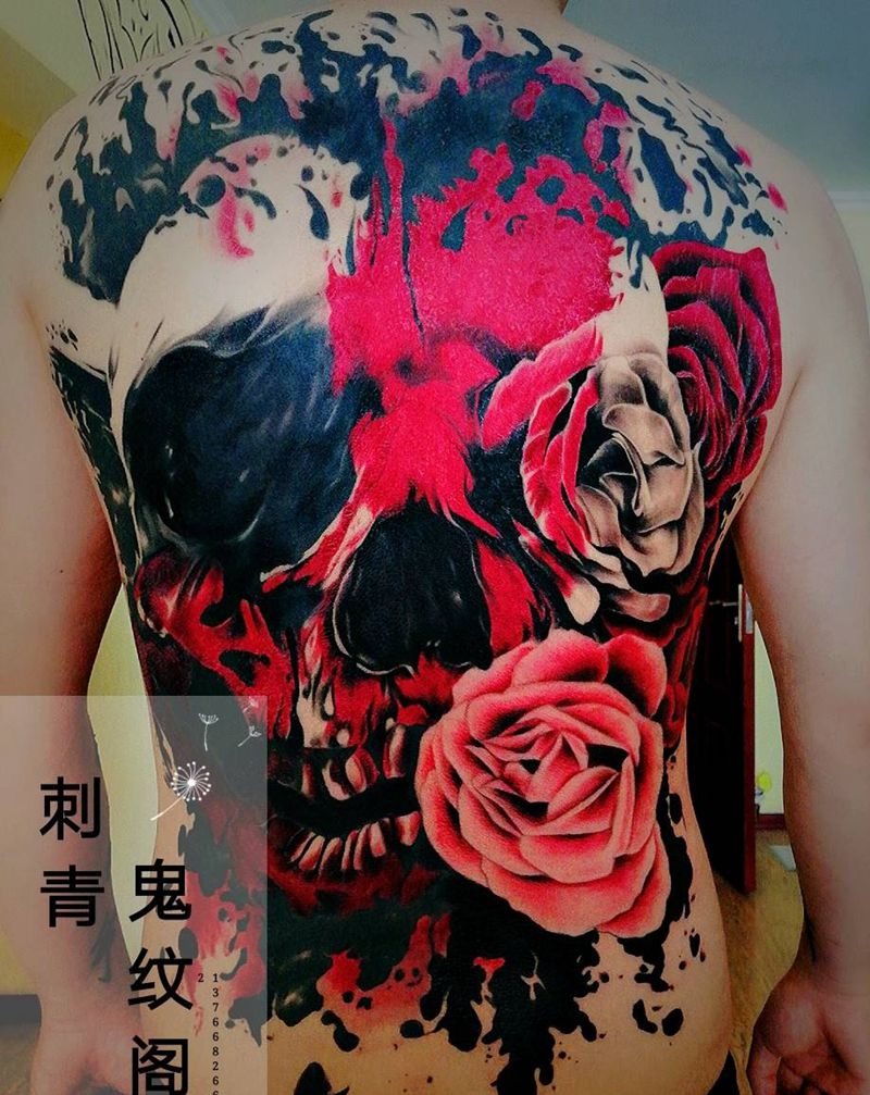 骷髅玫瑰纹身图片_背部欧美写实纹身图案