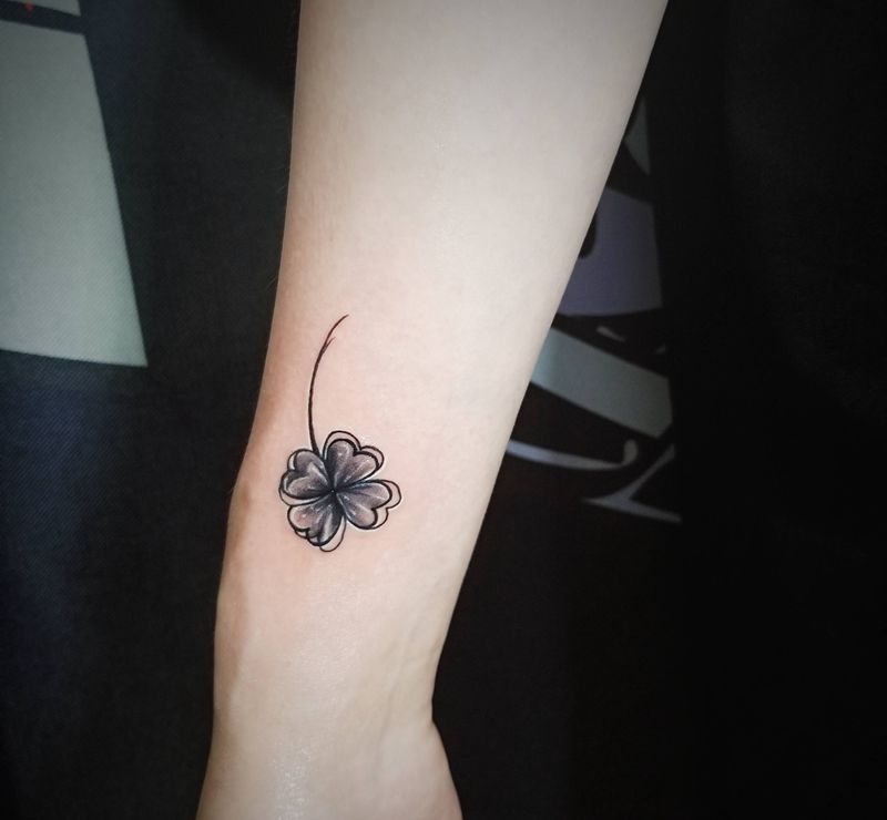 四叶草纹身图片_手臂纹身图案