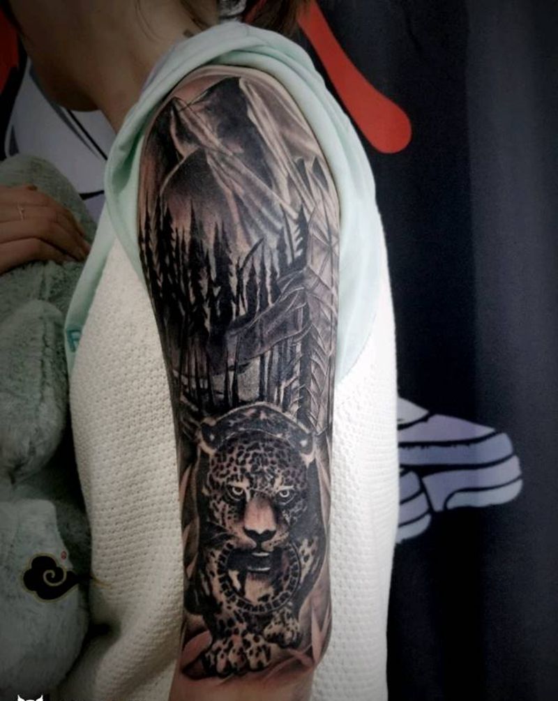 妹子大臂森林遮盖纹身图片_手臂欧美写实遮盖修改纹身图案