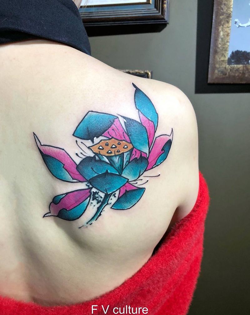 school版荷花，遮盖了之前小花纹身图片_植物肩部青岛纹身图案