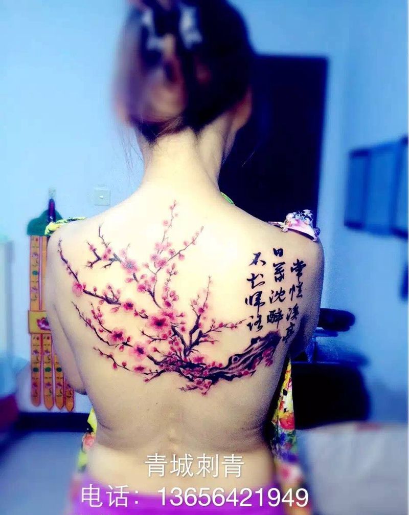 梅花纹身 半背纹身图片
