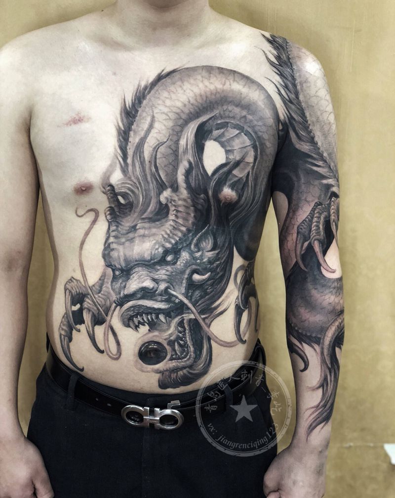 蟠龙（改版2）纹身图片_胸部手臂新传统欧美写实龙纹身图案