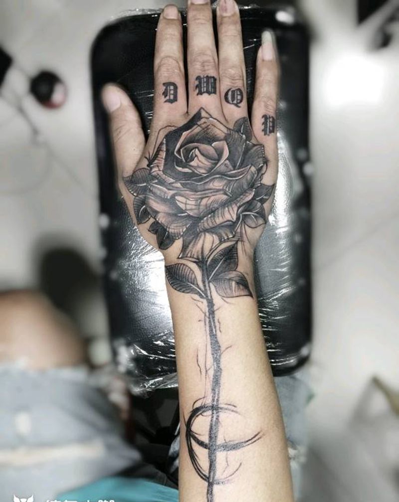 玫瑰纹身图片_手部纹身图案