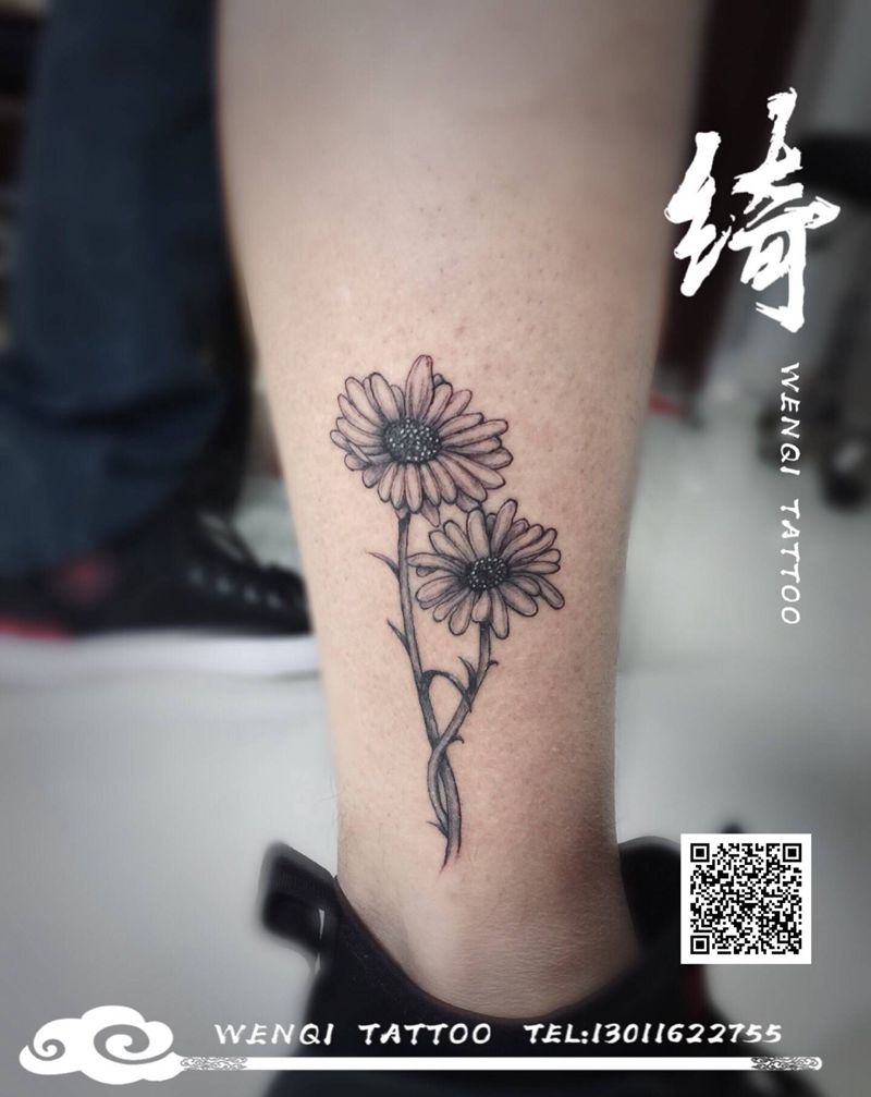 雏菊纹身图片_腿部纹身图案