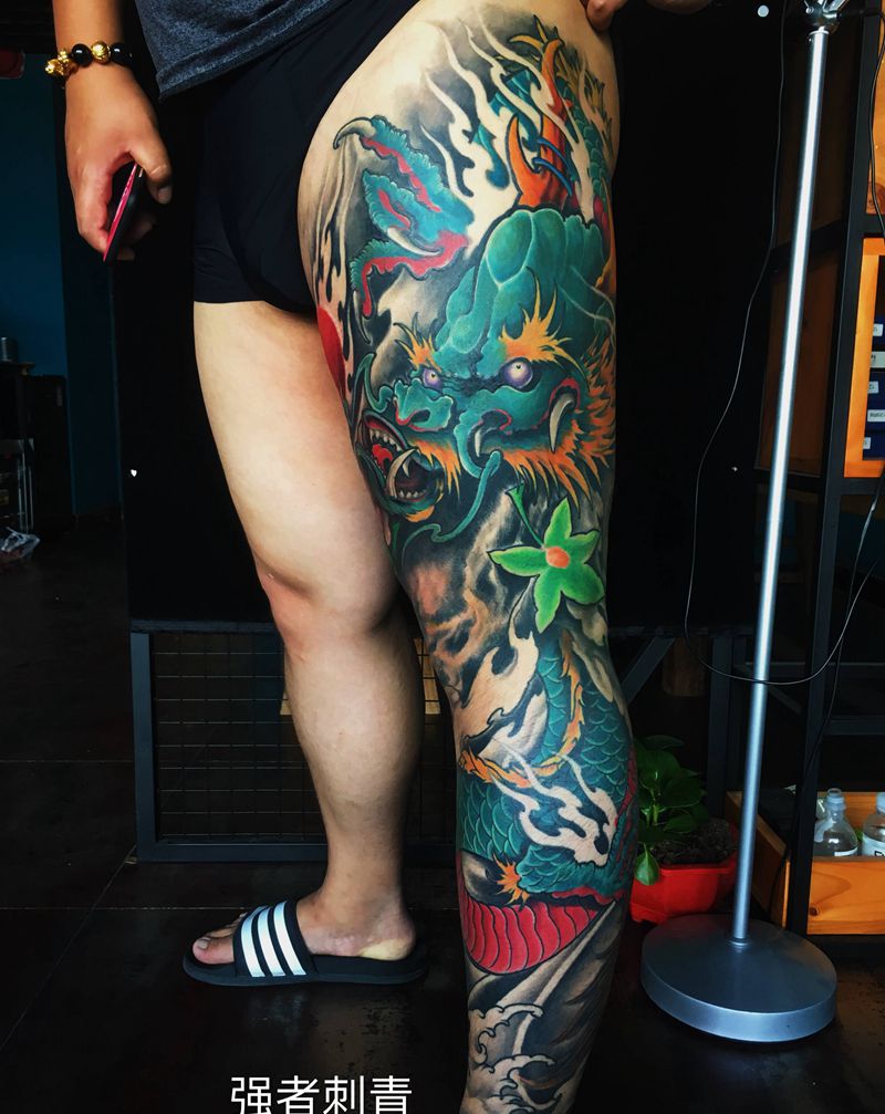 花腿盘腿龙纹身图片_腿部新传统强者刺青纹身图案