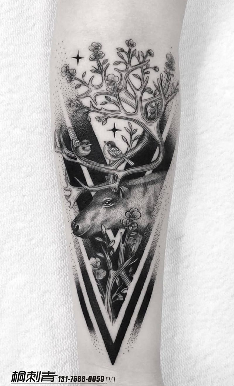 鹿纹身图片_手臂欧美写实点刺纹身图案