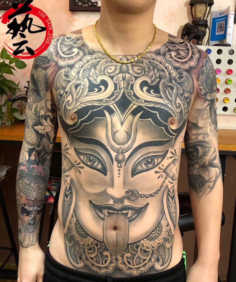 相纹身图片_胸部New School欧美写实纹身图案