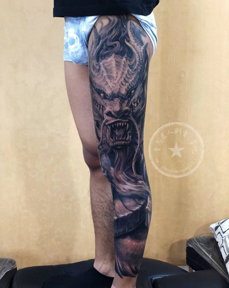 盘龙腿纹身图片_腿部新传统欧美写实龙花腿纹身图案