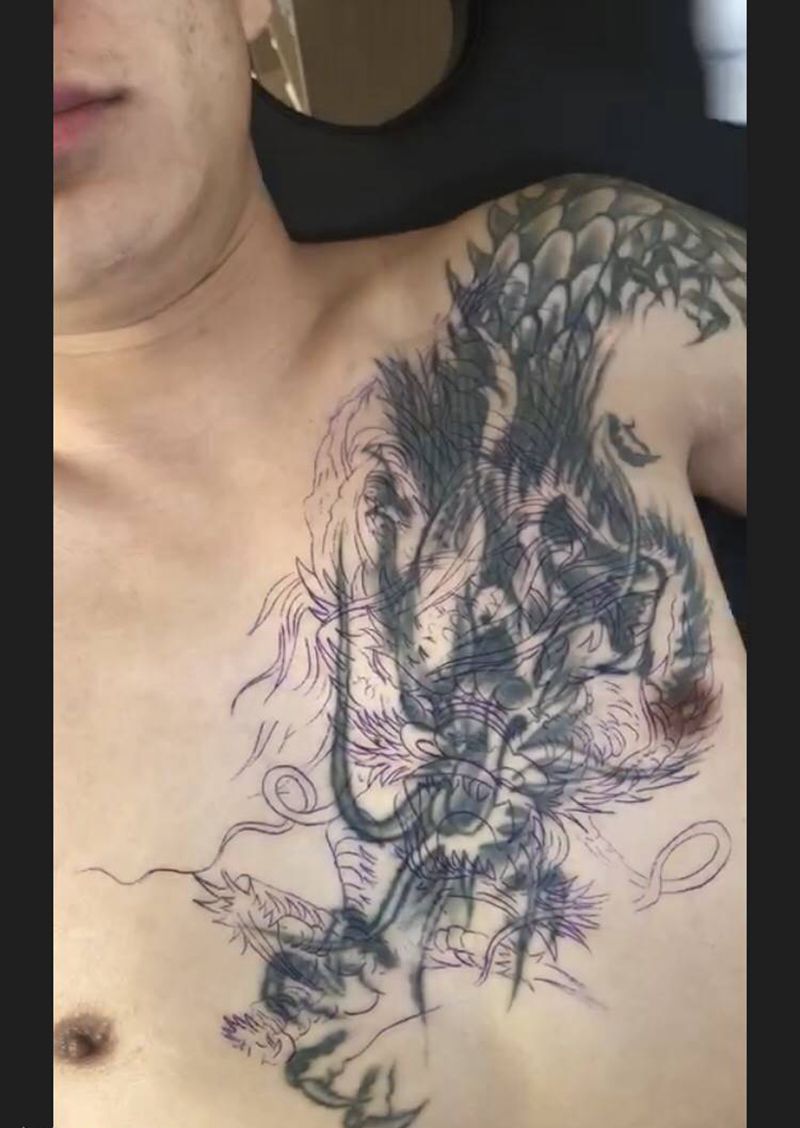 烈焰龙暴力遮盖纹身图片_肩部胸部纹身图案