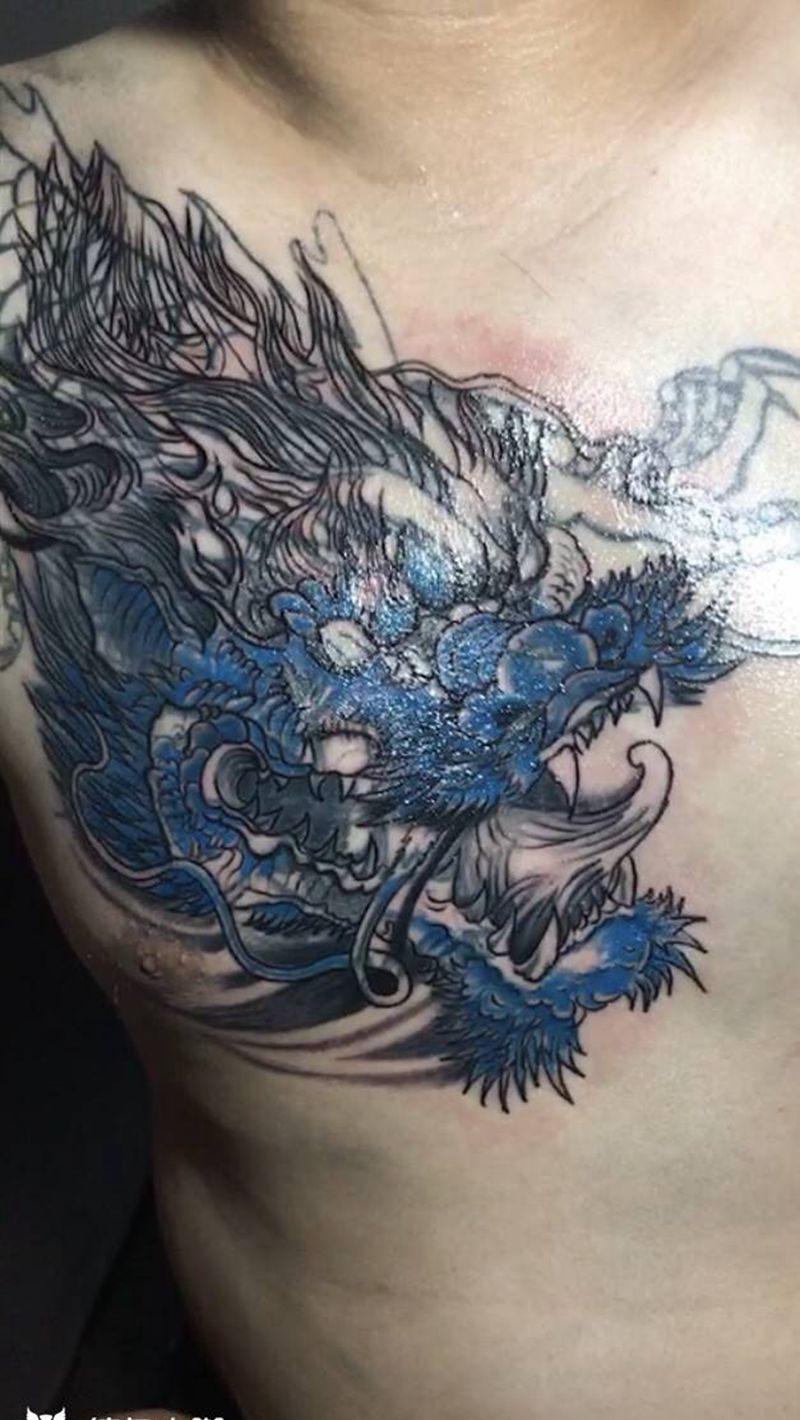 暴力遮盖过肩龙纹身图片_胸部纹身图案