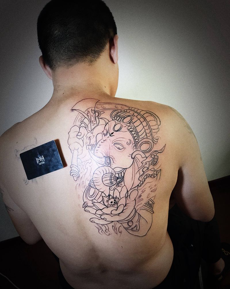 象神线条纹身图片_背部纹身图案
