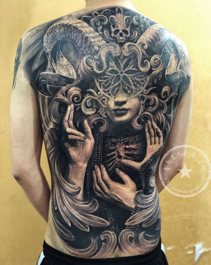 欧美满背纹身图片_背部欧美写实欧美美女纹身图案