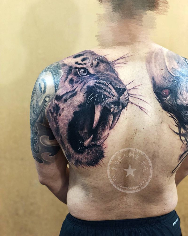 虎纹身图片_背部欧美写实虎纹身图案