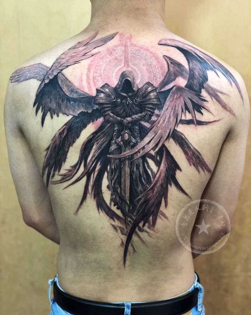 满背天使纹身图片_背部欧美写实天使纹身图案