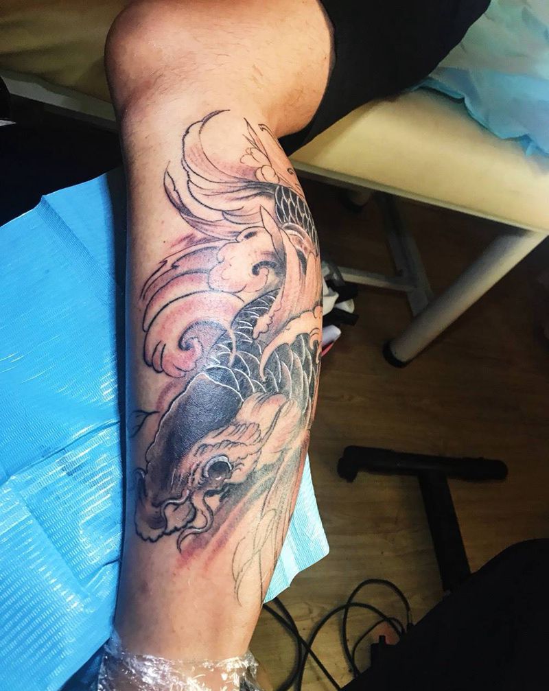 包小腿锦鲤纹身图片