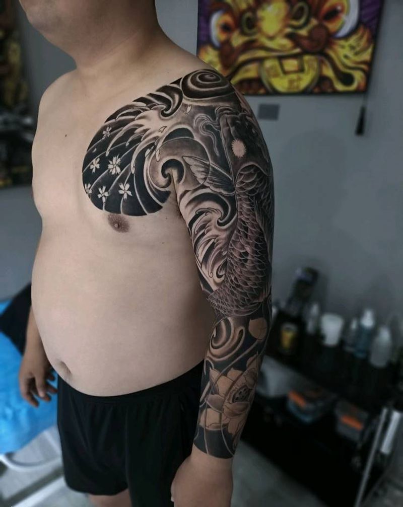 花臂鲤鱼纹身图片_臀部纹身图案