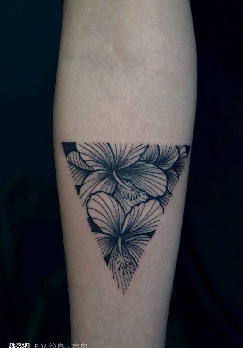小清新系列纹身图片_肩部手臂传统清新动物植物青岛FV纹身图案