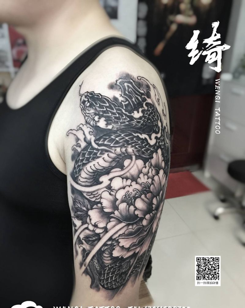 蛇盘牡丹纹身图片_手臂新传统纹身图案