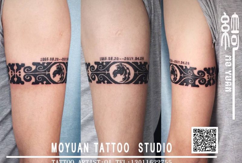 古典风格臂环纹身图片