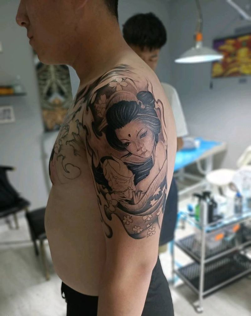 刚子艺伎未完成纹身图片_胸部新传统纹身图案