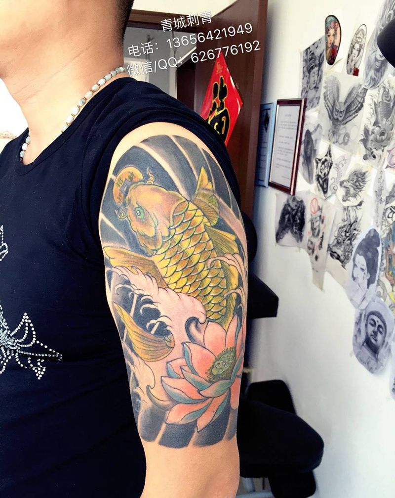 金色鲤鱼纹身纹身图片_成品手臂肩部传统动物原创纹身图案