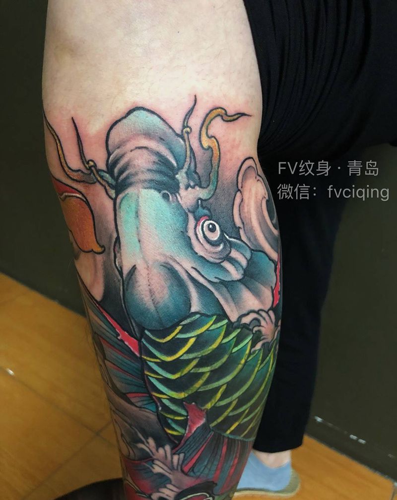 小腿锦鲤遮盖纹身图片