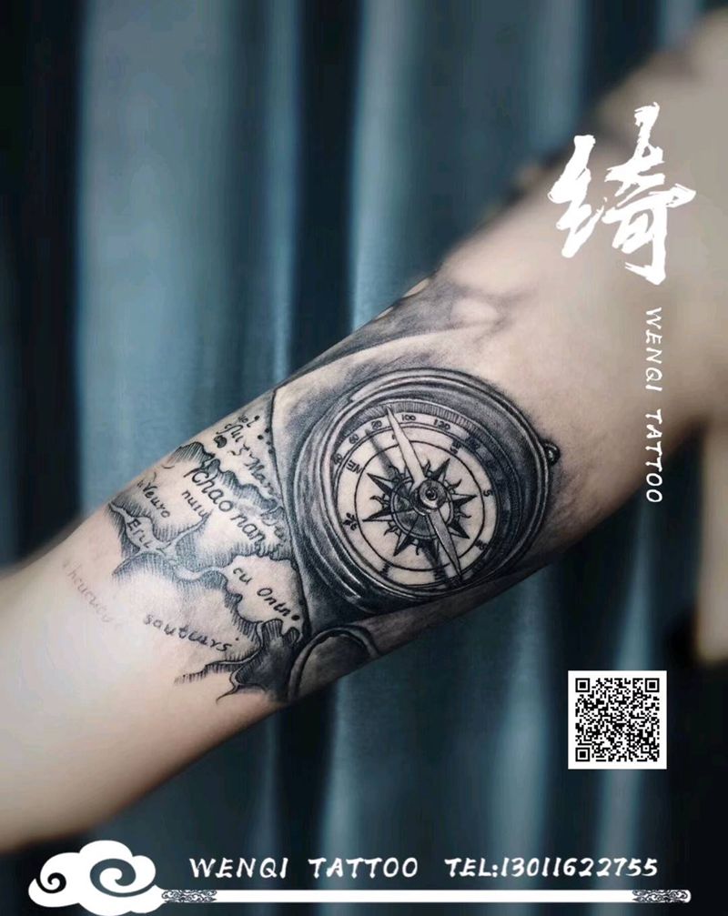 指南针纹身图片_手臂欧美写实纹身图案