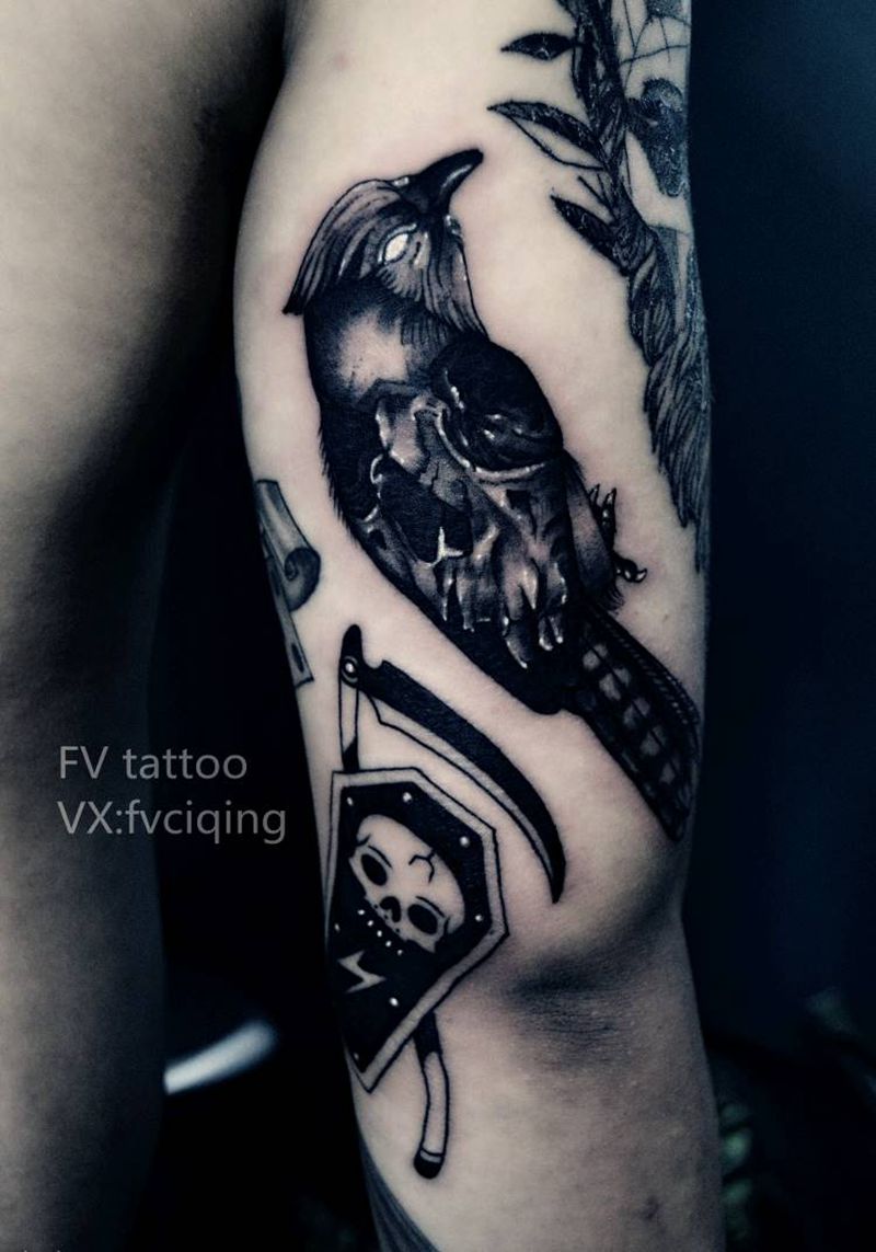 school纹身图片_手臂欧美清新动物人物植物鬼神青岛FV纹身图案