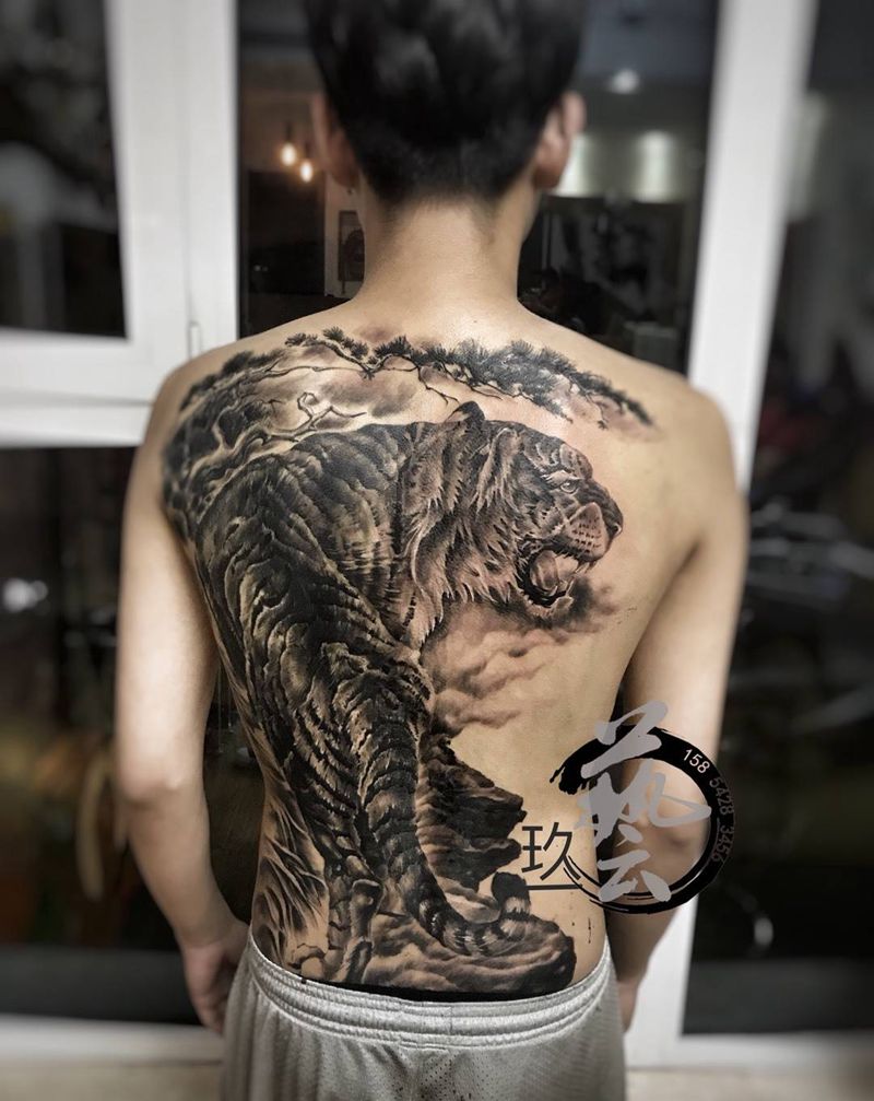 王纹身图片_成品手稿插画手部原创写实背部传统纹身图案