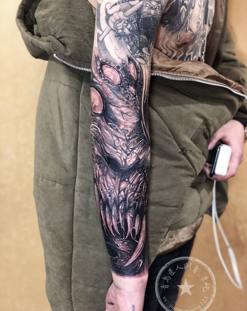 欧美黑暗风花臂纹身图片_手臂新传统欧美写实骷髅生化纹身图案