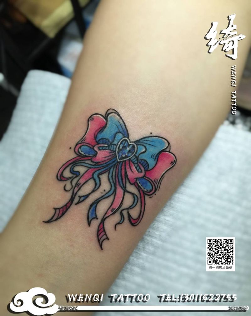 蝴蝶结纹身图片_手臂New School纹身图案