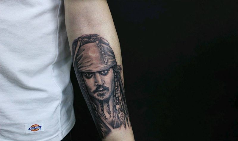 加勒比海盗纹身图片_手臂欧美写实纹身图案