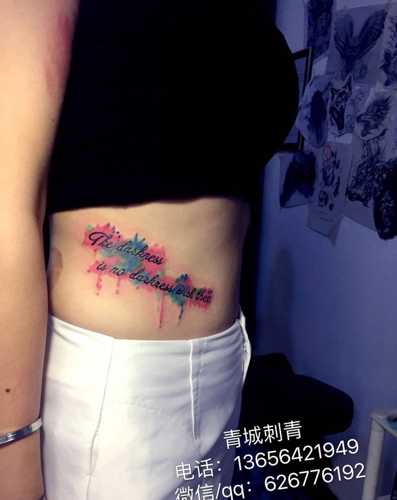 水彩泼墨效果字母纹身纹身图片_成品腰部腹部清新字符纹身图案