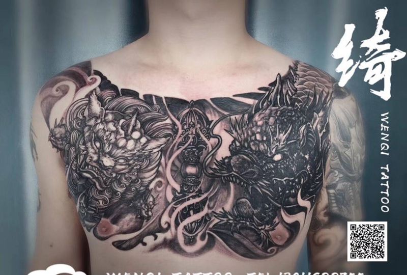 传统风格男士花胸纹身图片