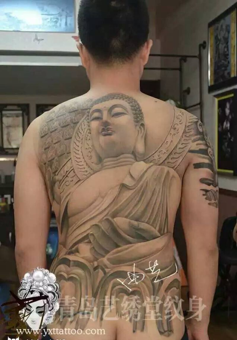 佛纹身图片_成品背部人物写实纹身图案