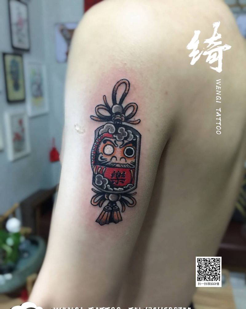 达摩蛋御守纹身图片_手臂Old School纹身图案