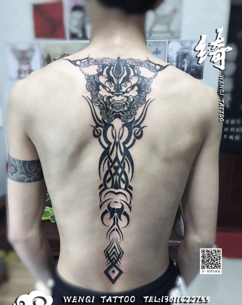 脊柱图腾纹身图片_背部图腾纹身图案