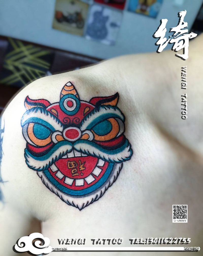 醒狮肩花纹身图片_肩部老传统纹身图案