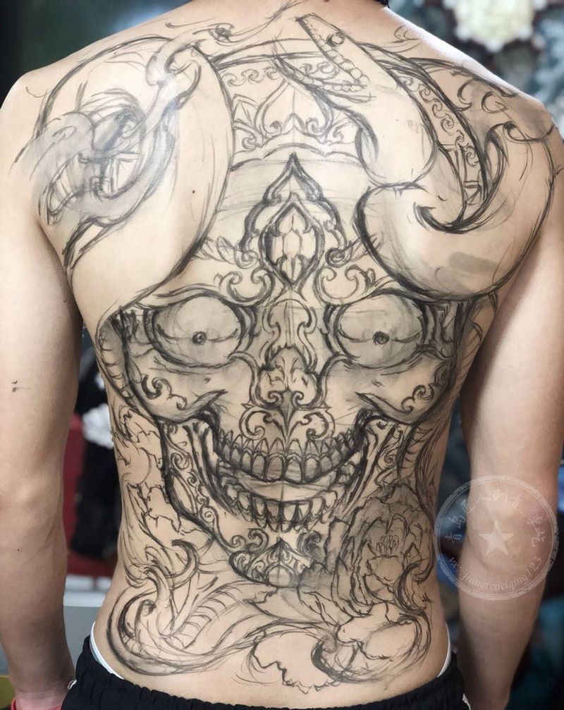 嘎巴拉满背 写实版纹身图片_背部欧美写实嘎巴拉纹身图案