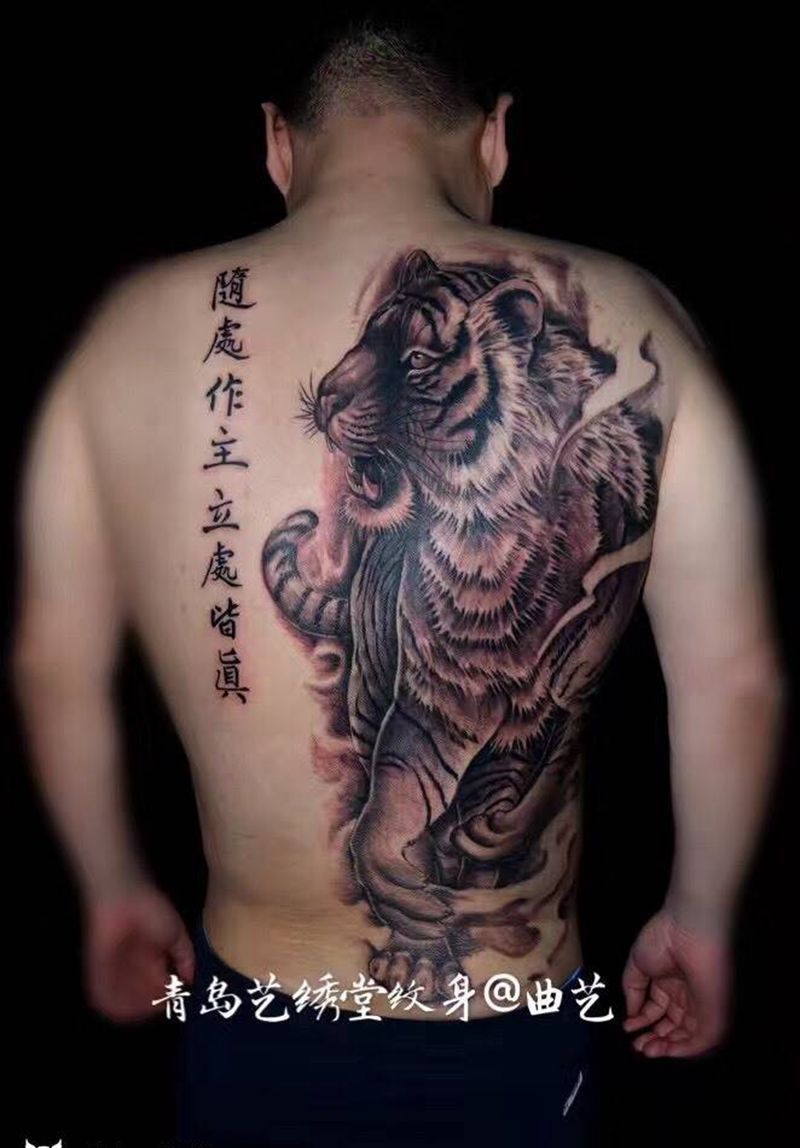 虎威纹身图片